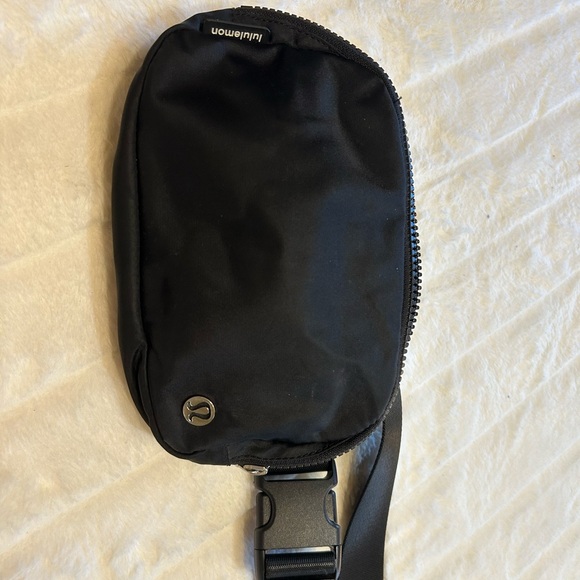 Lululemon belt bag - Picture 2 of 4